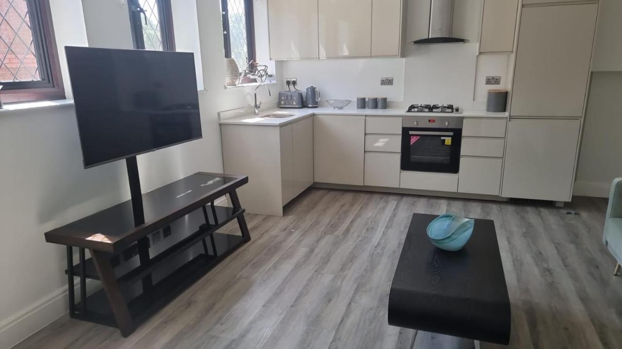 Jasmin Apartments - Luxury 1 & 2 Bedroom Units With Free Parking Буши Экстерьер фото