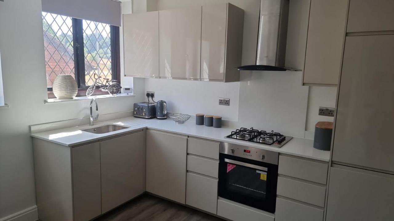 Jasmin Apartments - Luxury 1 & 2 Bedroom Units With Free Parking Буши Экстерьер фото